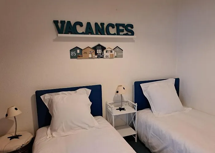 Holiday home Charmante Maison 3 - 6 Personnes - Proche - Fr-1-323-252