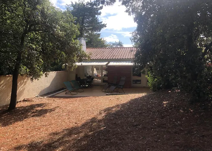 Holiday home Charmante Maison 3 - 6 Personnes - Proche - Fr-1-323-252